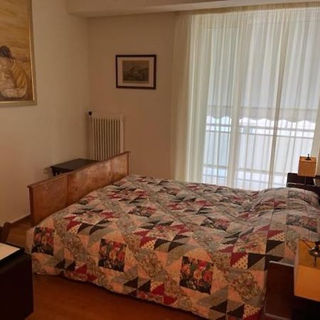 Spacious And Sunny Appartment In Cholargos Афины Экстерьер фото