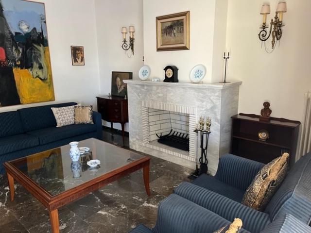 Spacious And Sunny Appartment In Cholargos Афины Экстерьер фото